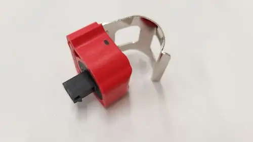 Remeha Sensor Tods in roter und silberner Ausführung, mit einem quadratischen schwarzen Anschlussstück. Das Produkt dient der technischen Anwendung.